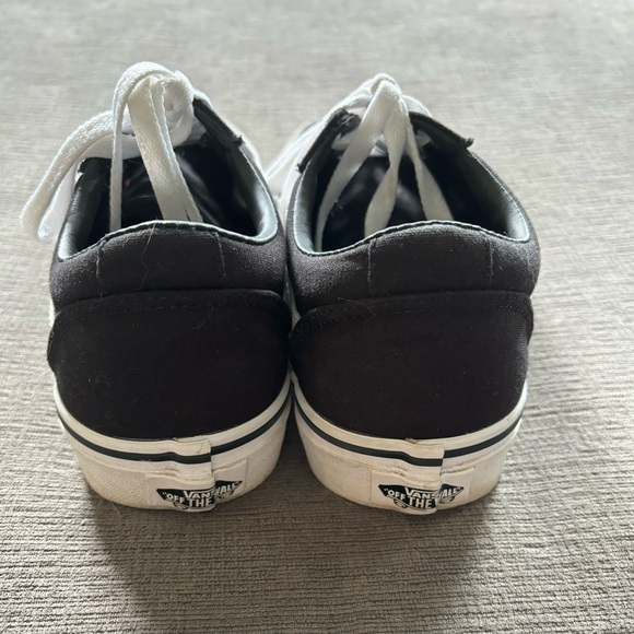 Vans Like New Woman’s black/white sneakers Sz. 7 - Picture 4 of 7